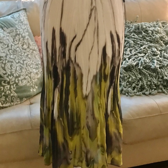 Abstract Pleated Skirt - Picture 2 of 3